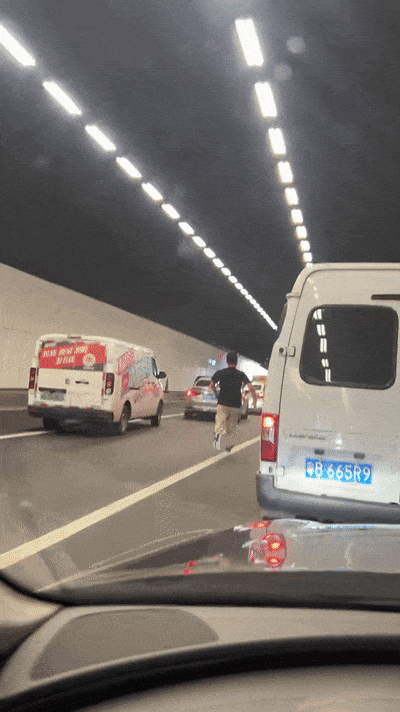 皇冠信用盘代理流程_深圳一隧道内堵车皇冠信用盘代理流程，市民教科书级指挥！网友：给他颁奖！