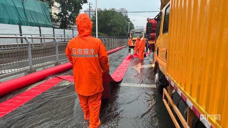皇冠信用網账号申请_早高峰遇强降雨 石家庄千余名工作人员全力开展排水防涝工作