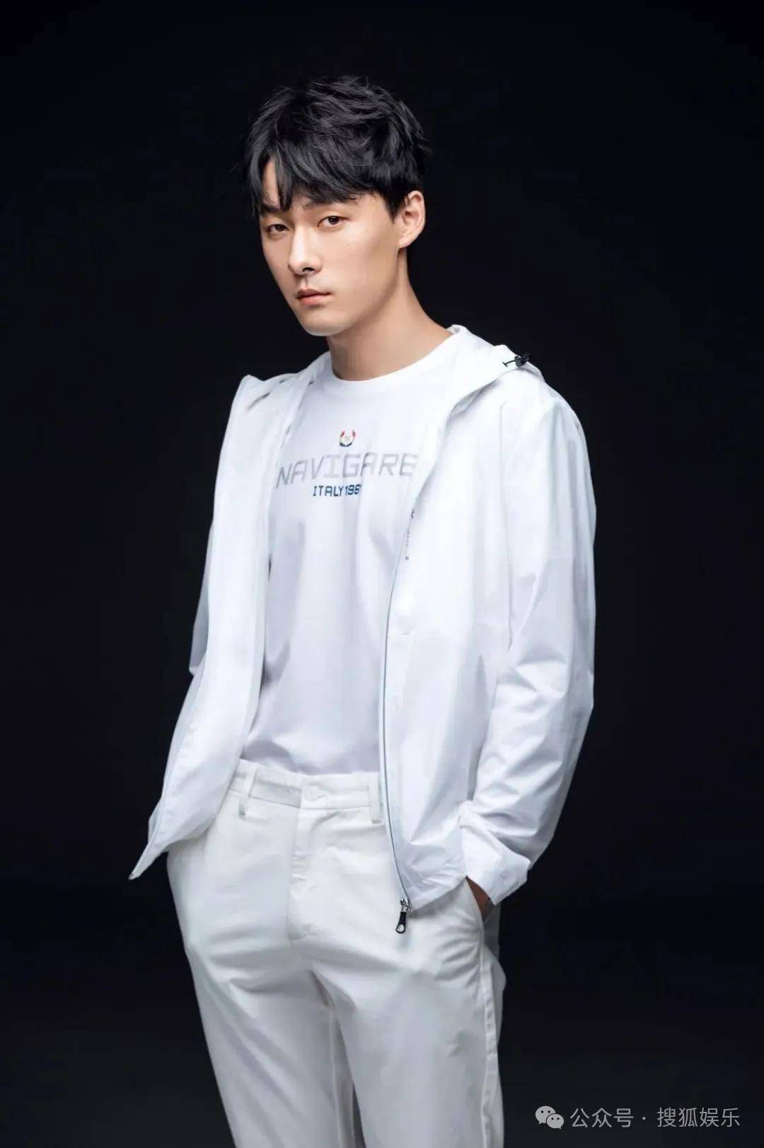 皇冠信用开号_离婚三年又被拍到亲密逛超市皇冠信用开号，他俩这是纯带娃还是真复合了？