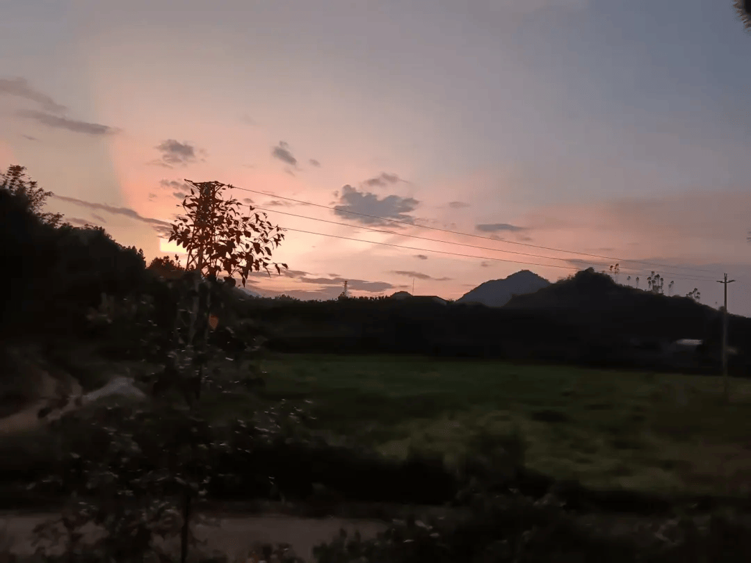 北海道札幌冈萨多vs RB大宫松鼠_15岁儿子考上高中北海道札幌冈萨多vs RB大宫松鼠，41岁湖南爸爸奖励他千公里骑行，花了10天从东莞骑回怀化，一路被好心人投喂