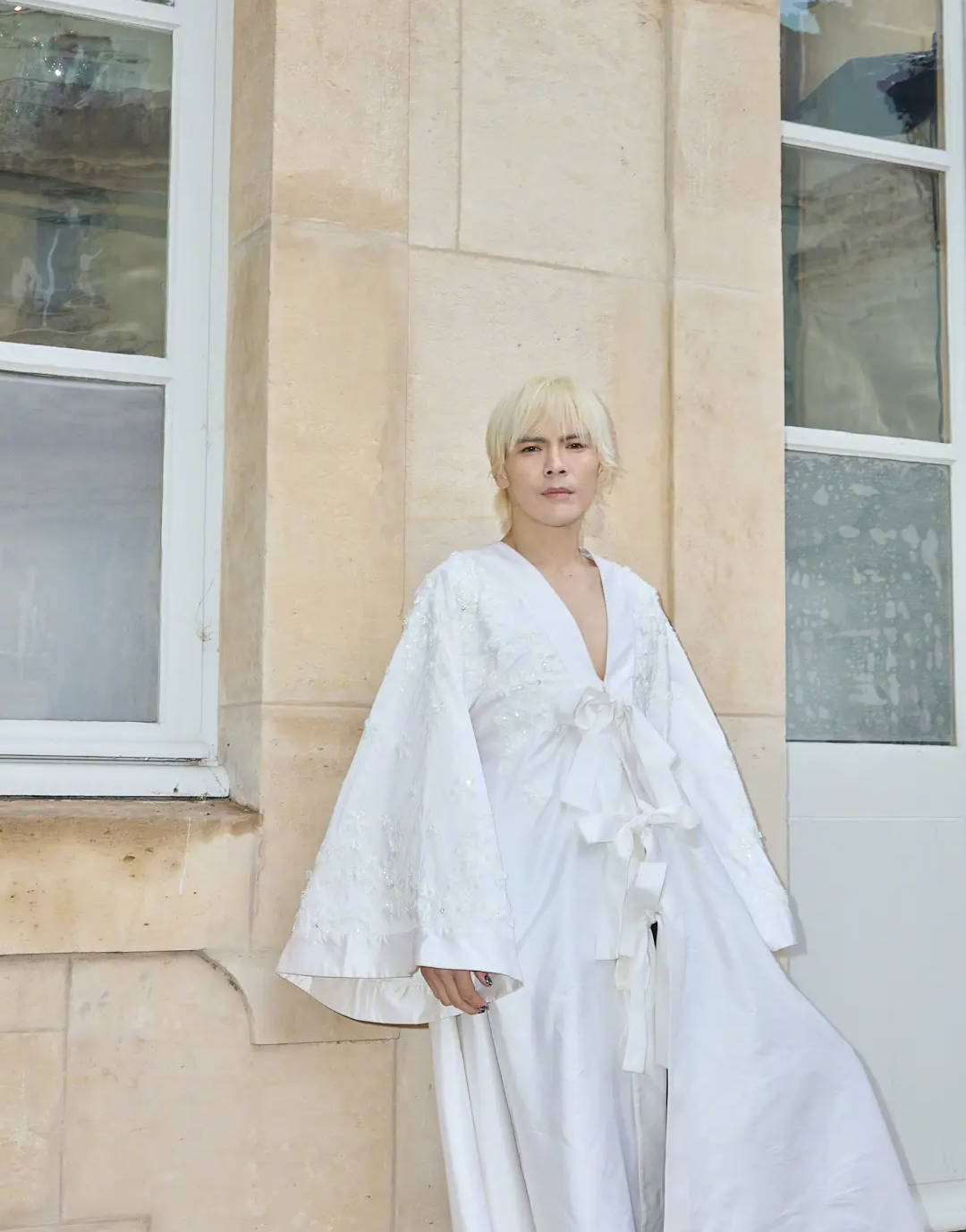 皇冠信用盘网址_向华强回应向佐哭诉娱乐圈很恐怖：40岁还是年轻、单纯