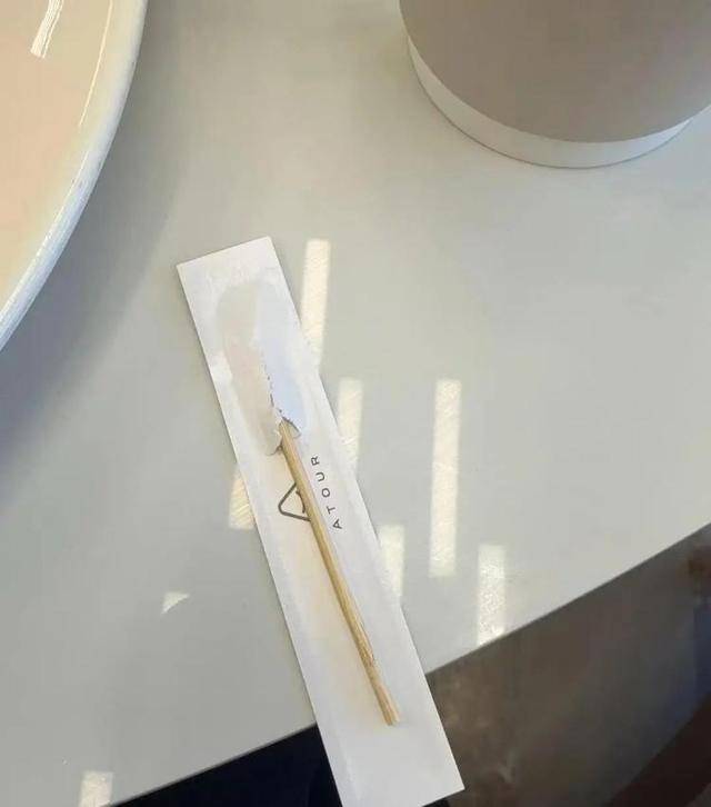 皇冠登录地址_女子称在亚朵酒店内用牙签皇冠登录地址，入口后猛然发现可能是别人用过的，店方回应