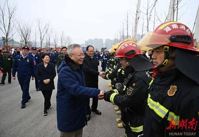 皇冠信用网登2
_湖南省委书记、省长皇冠信用网登2
,观摩全省高层建筑灭火救援综合演练