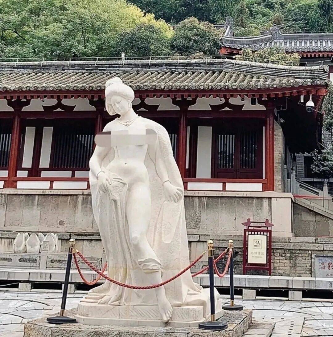 皇冠b盘_华清池贵妃裸体出浴雕像被指“不雅观”皇冠b盘，景区称1991年就已安放，设计方案通过审核认可