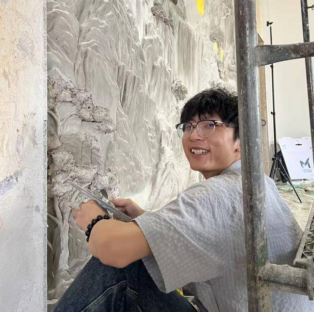 皇冠登3代理申请_两个00后刮腻子一年营收100多万元皇冠登3代理申请!梦想是画遍全球