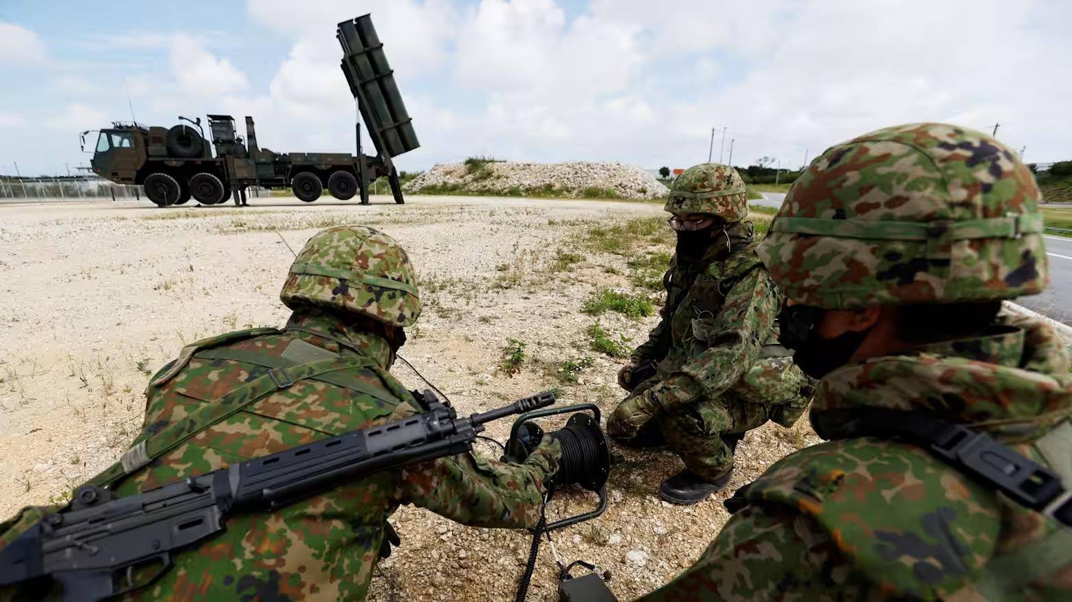 皇冠信用网出租足球_高市早苗不装了皇冠信用网出租足球,一旦台海战事爆发,日本立即撤离琉球群岛12万人