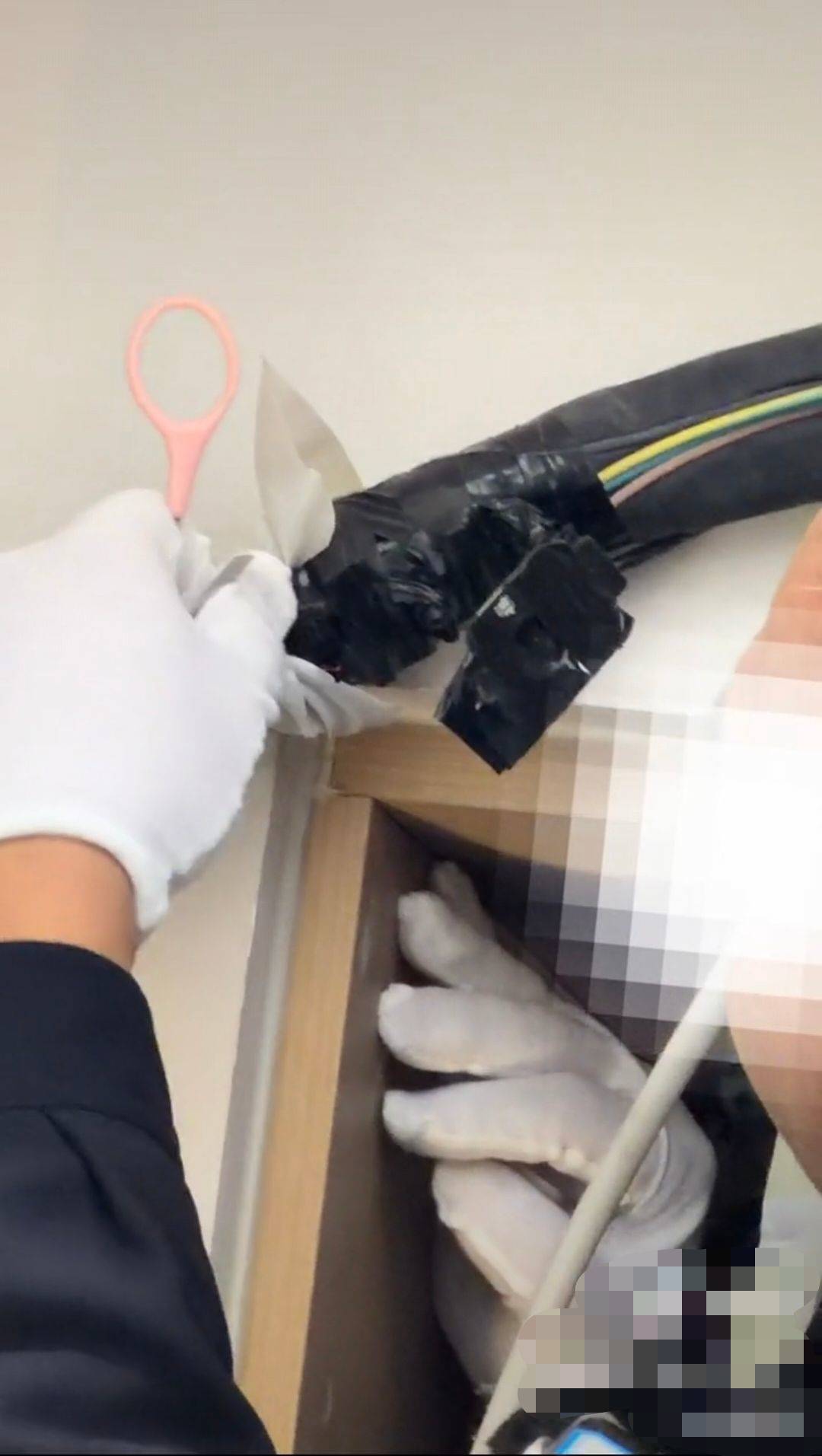 皇冠信用网会员账号_两女生称花90多元入住成都一民宿皇冠信用网会员账号,在空调管道内发现摄像头,警方:两男子借入住之机安装,已被采取刑事强制措施