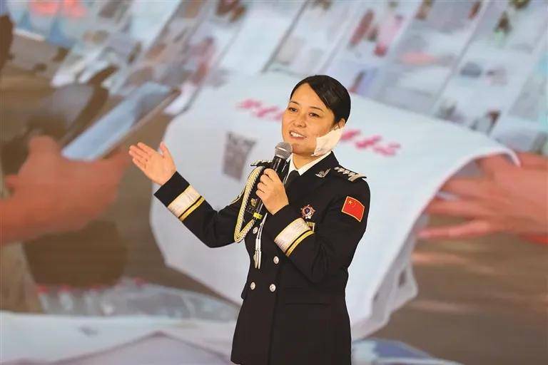 皇冠信用网如何注册_司法部部长、河南省委书记皇冠信用网如何注册，向王妙丽同志颁发奖章和证书