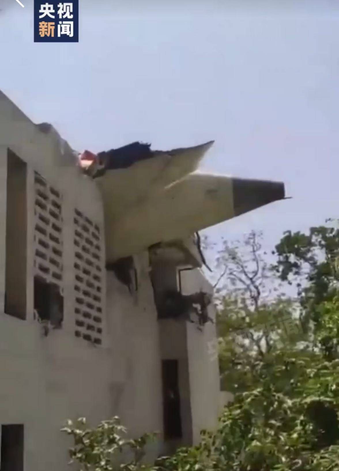 皇冠信用网正网_印度坠机事故致超290人死亡！警方发现一名坠机幸存者：手持登机牌能行走皇冠信用网正网，座位是11A！英国首相发声