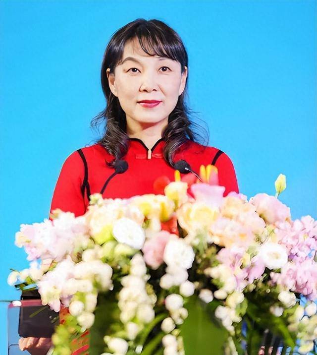 皇冠信用出租代理_是时候再来认识一下娃哈哈老臣杜建英了皇冠信用出租代理！