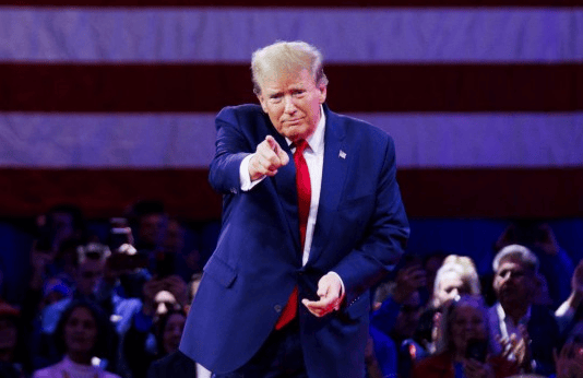 如何注册皇冠足球代理_20年来首次如何注册皇冠足球代理，美总统突然造访美联储，特朗普当面施压：我要你降息