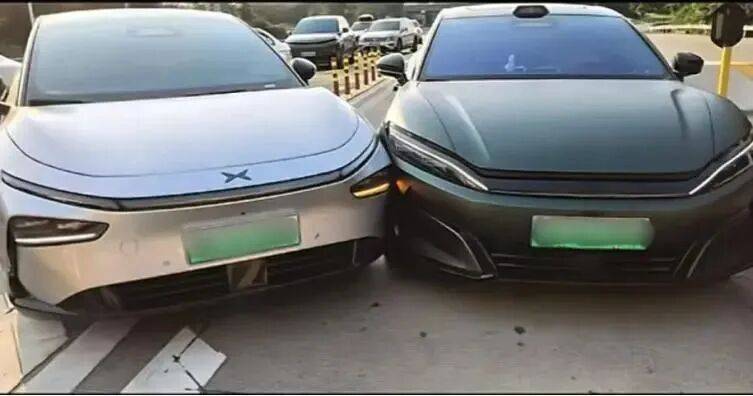 SSG登陆者Vs NC恐龙_高速出口被蹭ETCSSG登陆者Vs NC恐龙，车主直接撞上去！责任怎么算？