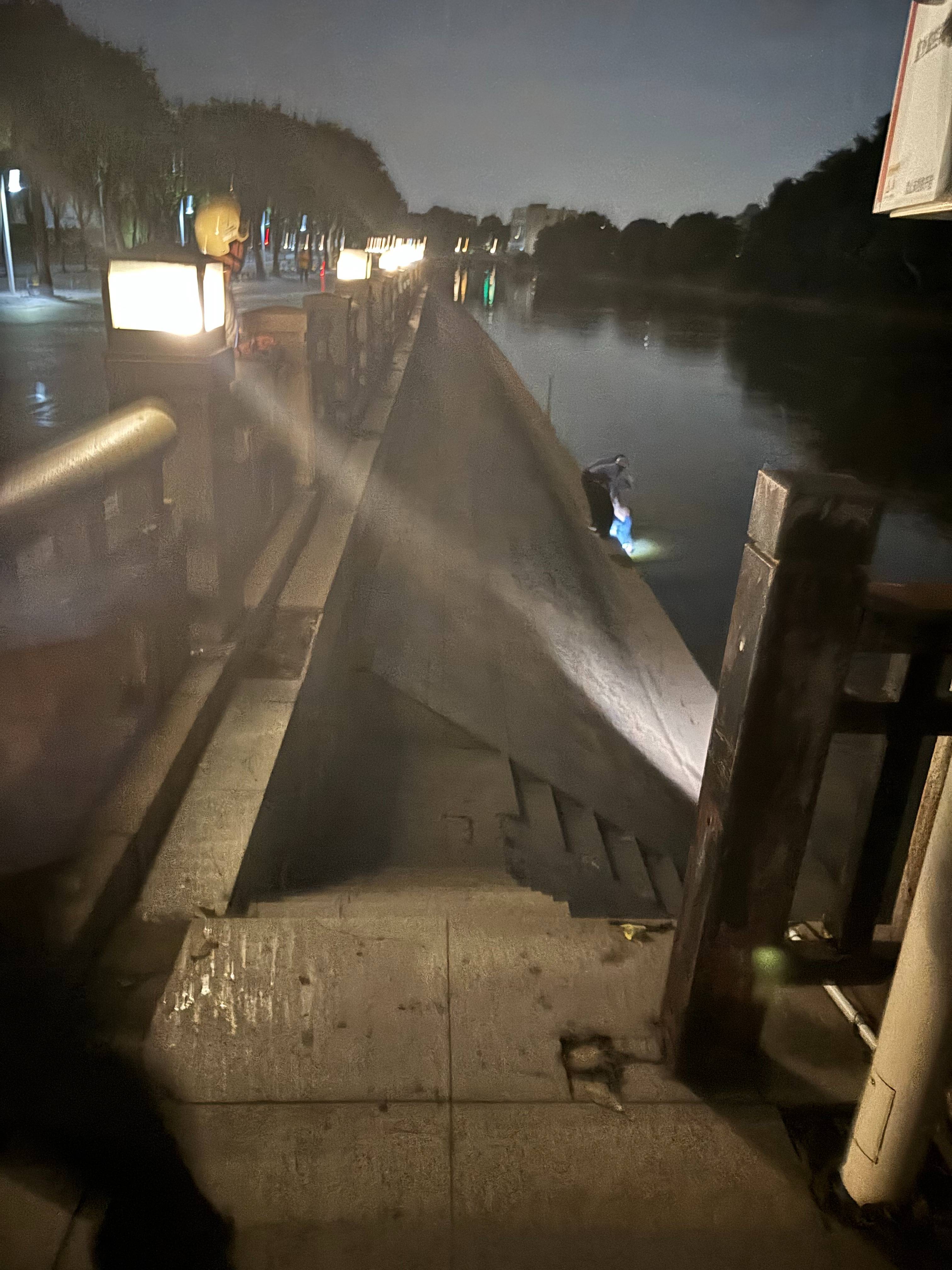 叶尼塞vs索科尔萨拉托夫_“有人吗？”东莞女子中元节深夜遛狗突传呼唤声叶尼塞vs索科尔萨拉托夫，“全程令人不安”，原是夜跑者求救