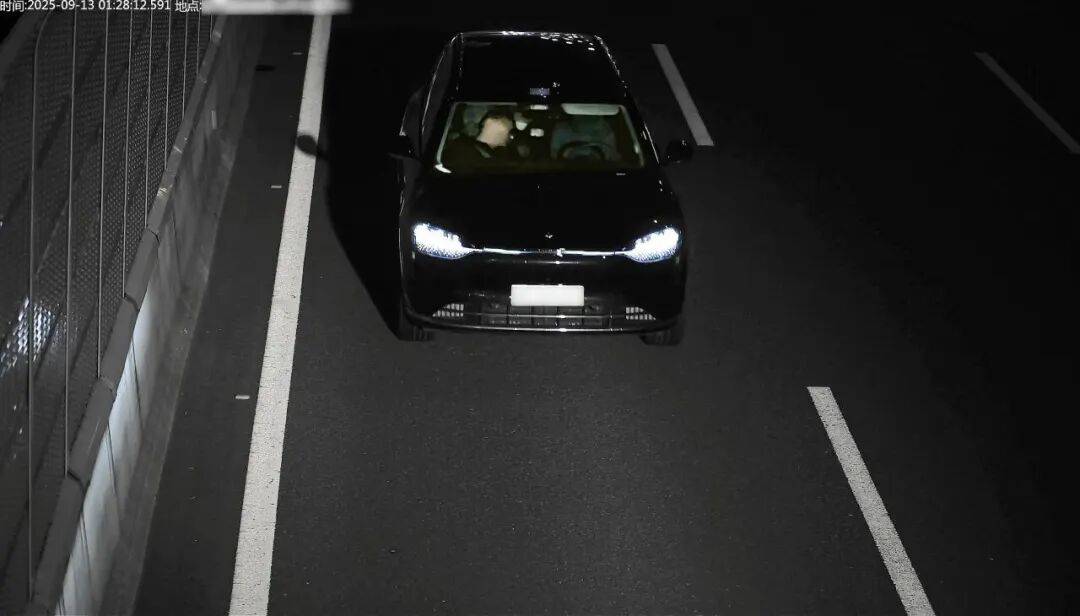 信用网皇冠申请注册_【以案普法】男子酒后躺在副驾驶睡觉信用网皇冠申请注册，用“智驾神器”开车20分钟！法院判了